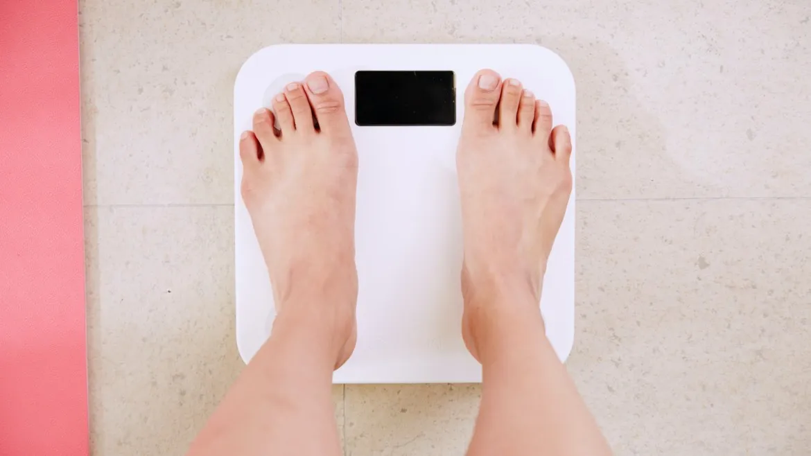 Warum du dich nicht zu sehr auf die Zahl auf der Waage fokussieren solltest